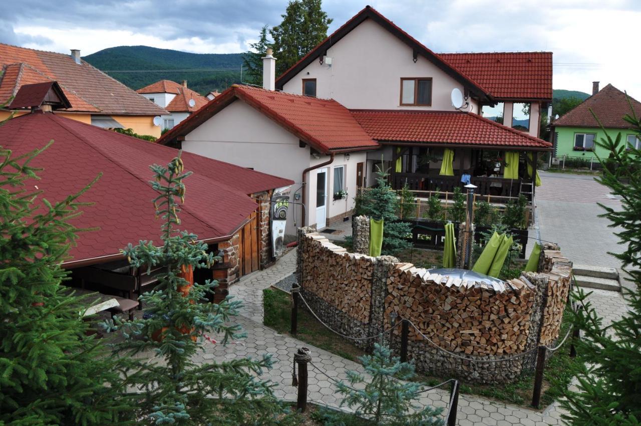 Andras Penzion Krásnohorské Podhradie エクステリア 写真