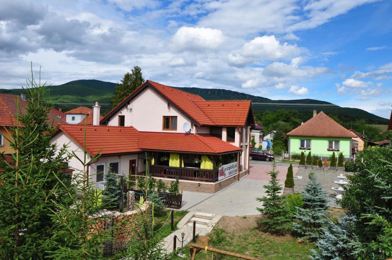 Andras Penzion Krásnohorské Podhradie エクステリア 写真